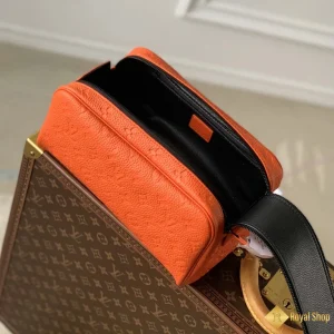 Túi nam LV Dopp Kit màu cam M82576 hình ảnh