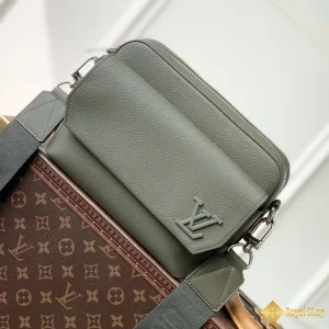 Túi nam LV Fastline Messenger xanh lá M22482