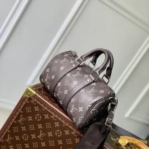 Túi nam LV Keepall Bandoulière 25 M11595 cạnh