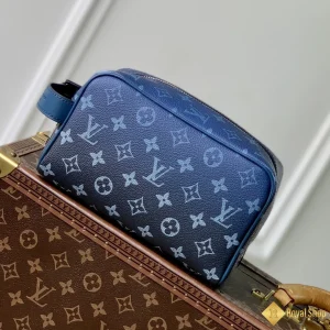 Túi nam LV Locker Dopp Kit màu xanh M11559