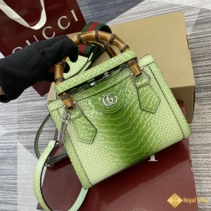 Túi nữ Gucci Diana mini tote dập vân cá sấu xanh lá 702732 2024