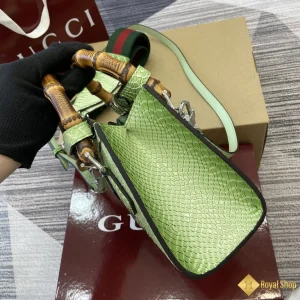 Túi nữ Gucci Diana mini tote dập vân cá sấu xanh lá 702732 được làm thủ công