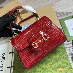 Túi nữ Gucci Horsebit 1955 mini dập vân cá sấu màu đỏ 703848