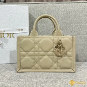 Túi nữ Mini Dior Book Tote màu be S5573