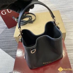 Túi xách nữ Gucci GG Emblem mini bucket màu đen 815118 2024