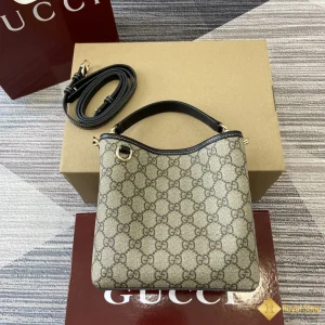 Túi xách nữ Gucci GG Emblem mini viền đen 815118