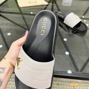 cận cảnh Dép Gucci nam CKG4145