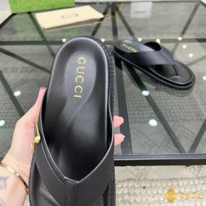 cận cảnh Dép tông Gucci nam CKG4137