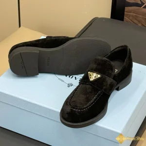 cận cảnh Giày Prada nam loafer da lộn đen CKP4383