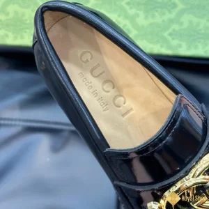 cận cảnh Giày loafer Gucci nam khoá GG CKGC240006