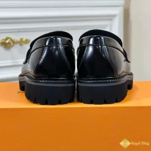 cận cảnh Giày loafer LV nam CKLV24050