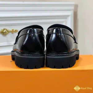 cận cảnh Giày loafer LV nam CKLV24051