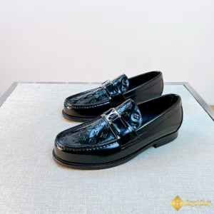 cận cảnh Giày loafer LV nam CKLV24075