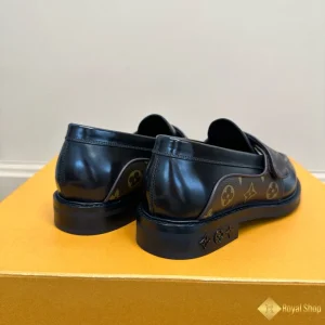 cận cảnh Giày loafer LV nam CKLV24088