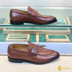 cận cảnh Giày loafer LV nam màu nâu CKLV24084