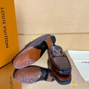 cận cảnh Giày loafer LV nam màu nâu CKLV24090