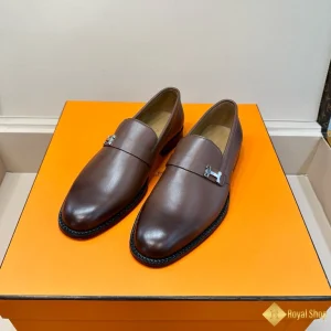 cận cảnh Giày nam loafer Hermes nâu đất CKH430