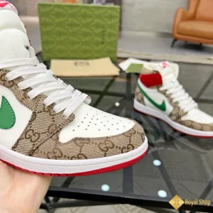 cận cảnh Giày sneaker Gucci x Nike CKGC241027