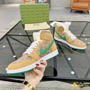 cận cảnh Giày sneaker Gucci x Nike CKGC241029