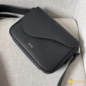 cận cảnh Túi Dior nam đeo chéo Messenger màu đen 9387