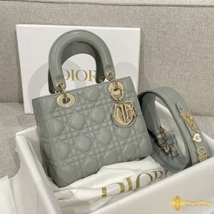 cận cảnh Túi Dior nữ Lady màu xanh lá M0538