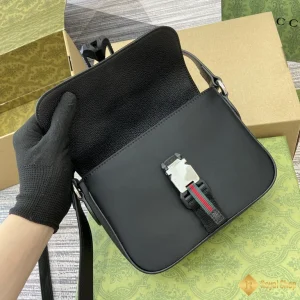 cận cảnh Túi nam Gucci Small crossbody 800100