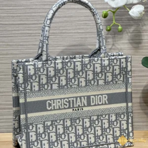 cận cảnh Túi nữ Dior Book Tote 111215