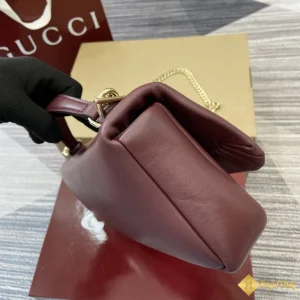 cận cảnh Túi nữ Gucci GG Milano nhỏ màu đỏ 806016