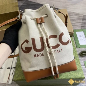 cận cảnh Túi nữ Gucci Print GG Supreme 772856