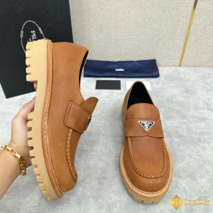 chất liệu Giày Prada nam loafer nâu vàng CKP4390