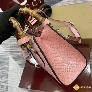 chất liệu Túi nữ Gucci Diana mini tote dập vân cá sấu màu hồng 702732