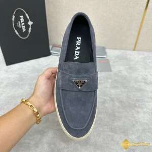 chi tiết Giày Prada nam loafer da lộn màu xanh CKP4378