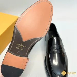 chi tiết Giày loafer LV nam CKLV24065