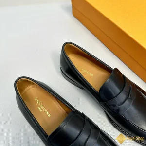 chi tiết Giày loafer LV nam CKLV24070