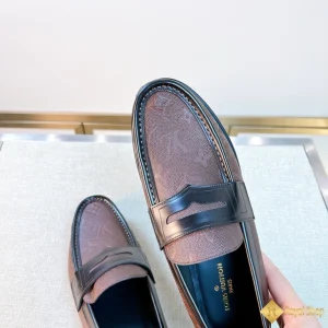 chi tiết Giày loafer LV nam CKLV24073