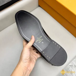 chi tiết Giày loafer LV nam CKLV24099