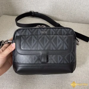 chi tiết Túi Dior nam Hit the Road màu đen D8017