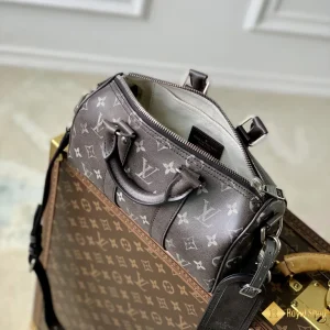 chi tiết Túi nam LV Keepall Bandoulière 25 M11595