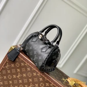 chi tiết Túi nữ LV Speedy18 bản 2024 màu đen M24606