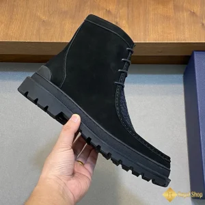 cùng ngắm Giày boot nam Dior da lộn đen CKD240045