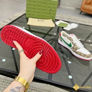 cùng ngắm Giày sneaker Gucci x Nike CKGC241023