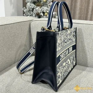 cùng ngắm Túi nữ Dior Book Tote M1325