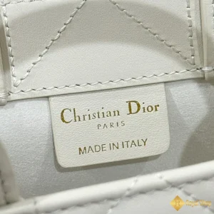 cùng ngắm Túi nữ Mini Dior Book Tote màu trắng S5573