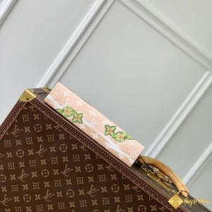 địa chỉ mua Túi LV nam cầm tay Pochette Voyage M83465