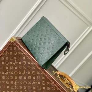 hình ảnh Túi clutch nam LV Pochette Voyage MM xanh lá M61692