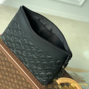 hình ảnh Túi clutch nam LV Pochette Voyage Souple màu đen M82545