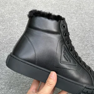 mẫu Giày boot Prada nam cổ lông CKP4265