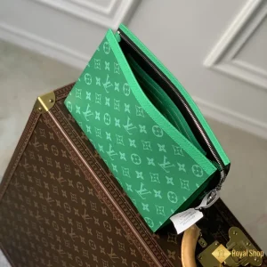 shop bán Túi LV nam cầm tay Pochette Voyage xanh lá M83099