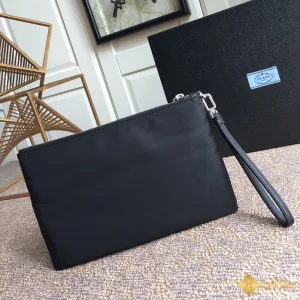 Túi Clutch Prada nam cầm tay da Re-Nylon và Saffiano 2NH006 mới