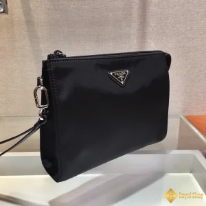 Túi Clutch Prada nam cầm tay da Re-Nylon và Saffiano màu đen 2NE789 được làm thủ công